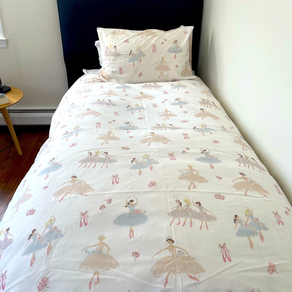 Laura Ashley reversible twin size duvet cover set